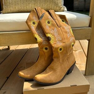 heeled western boots | sunflower embroidery